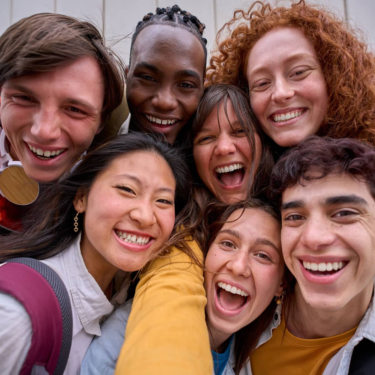 group of 7 teens taking selfie
